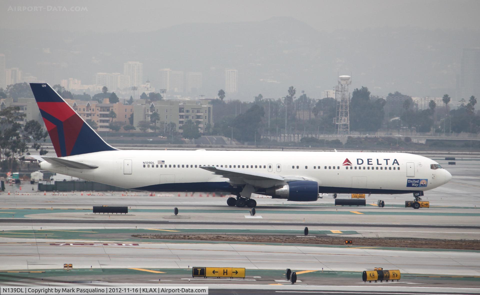 N139DL, 1992 Boeing 767-332 C/N 25984, Boeing 767-300