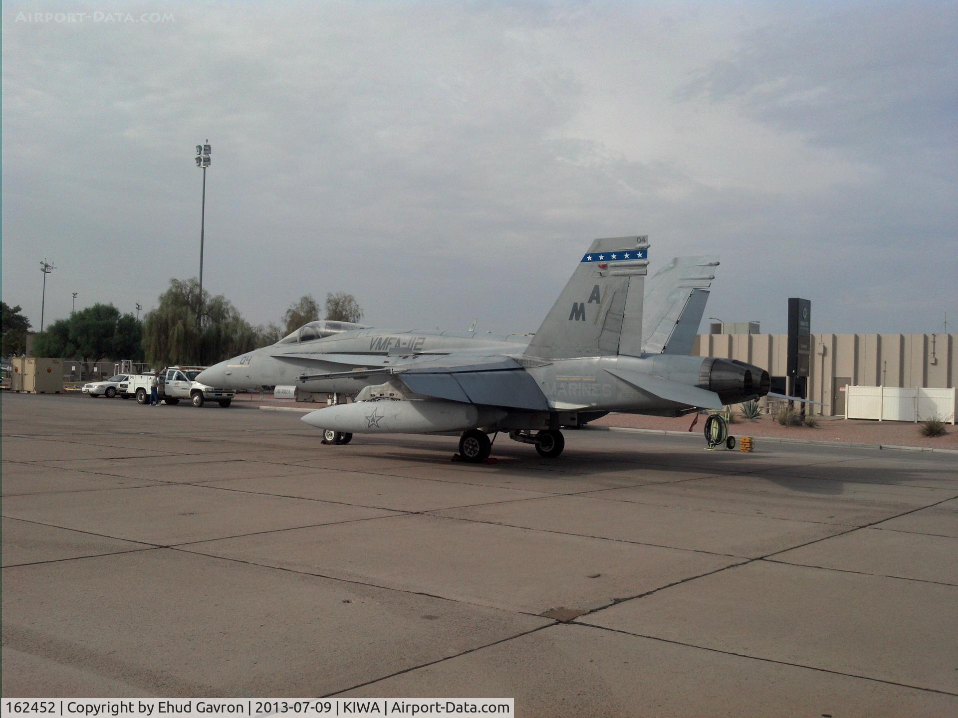 162452, McDonnell Douglas F/A-18A Hornet C/N 0302/A247, F-18 Hornet at rest waiting for ground crew to show up.