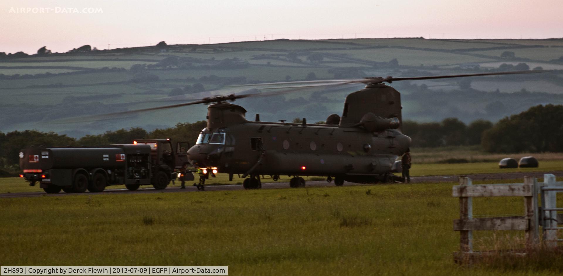 ZH893, Boeing Vertol Chinook HC.2A C/N M4456, Chinook HC.2A, hot refuel at EGFP prior to returning to the Range for day into night door firing.