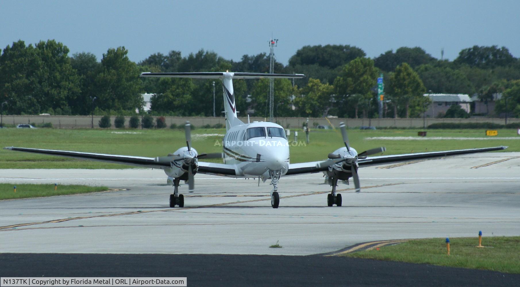 N137TK, 2005 Raytheon Aircraft Company B200 C/N BB-1904, Beech 200