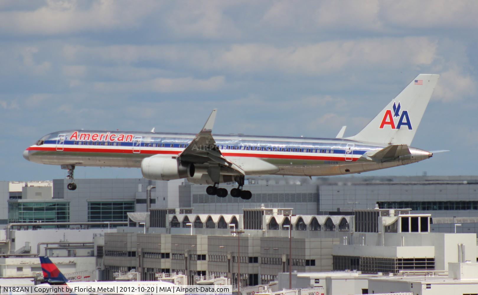 N182AN, 1999 Boeing 757-223 C/N 29592, American 757-200