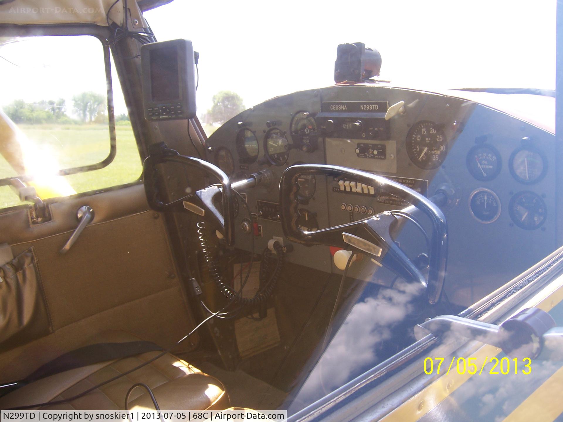 N299TD, 1950 Cessna 140A C/N 15596, Panel shot at 68C