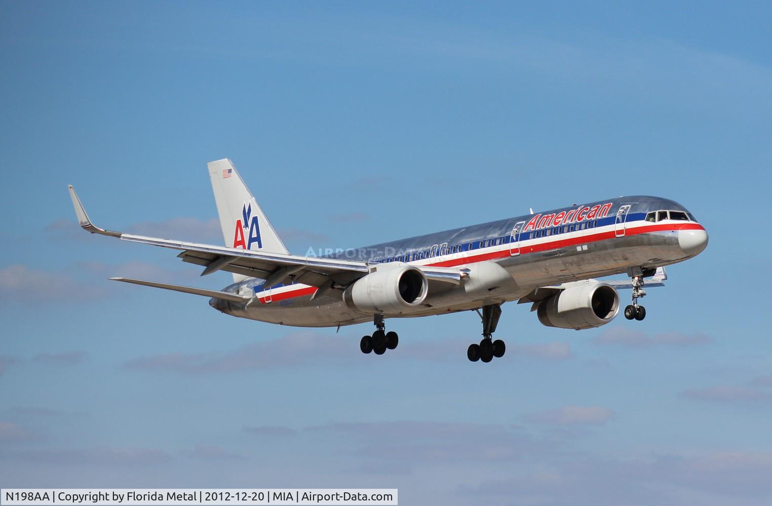 N198AA, 2001 Boeing 757-223 C/N 32392, American 757-200