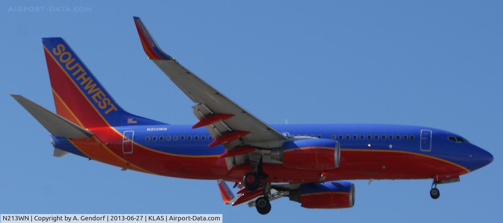 N213WN, 2005 Boeing 737-7H4 C/N 34217, Southwest Airlines, seen here arriving at Las Vegas Int´l(KLAS)