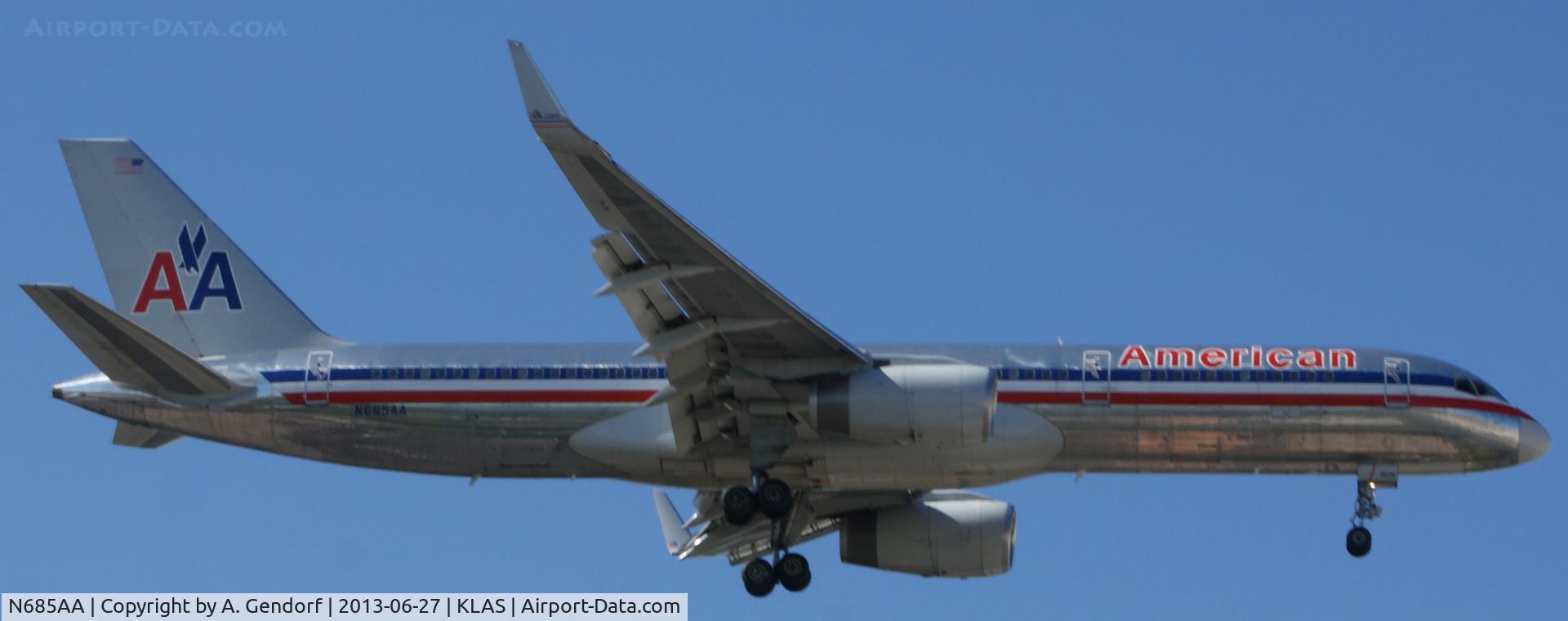 N685AA, 1992 Boeing 757-223 C/N 25342, American Airlines, is arriving at Las Vegas Int´l(KLAS), seen here on short finals RWY 25L