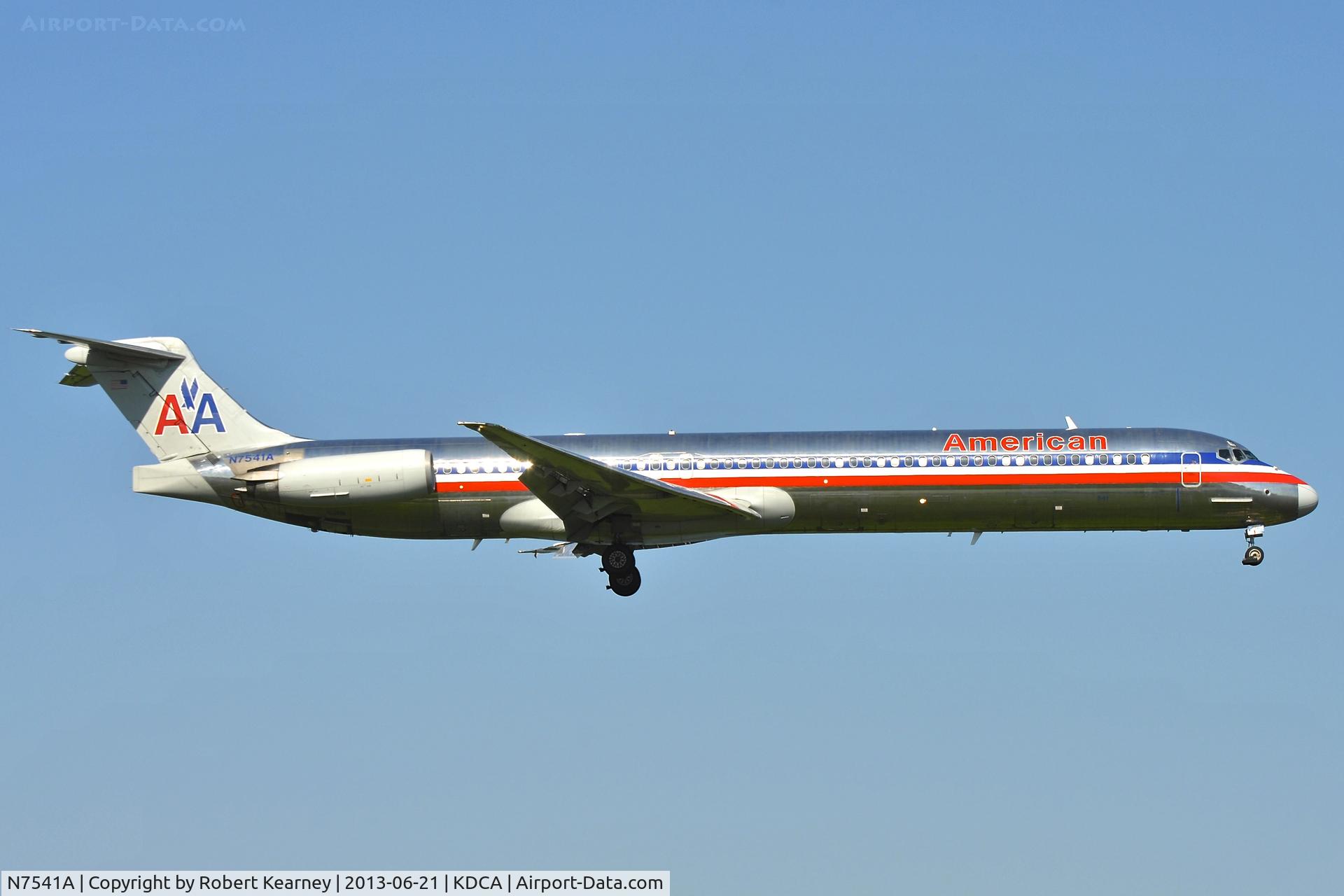 N7541A, 1990 McDonnell Douglas MD-82 (DC-9-82) C/N 49995, On short finals for r/w 19
