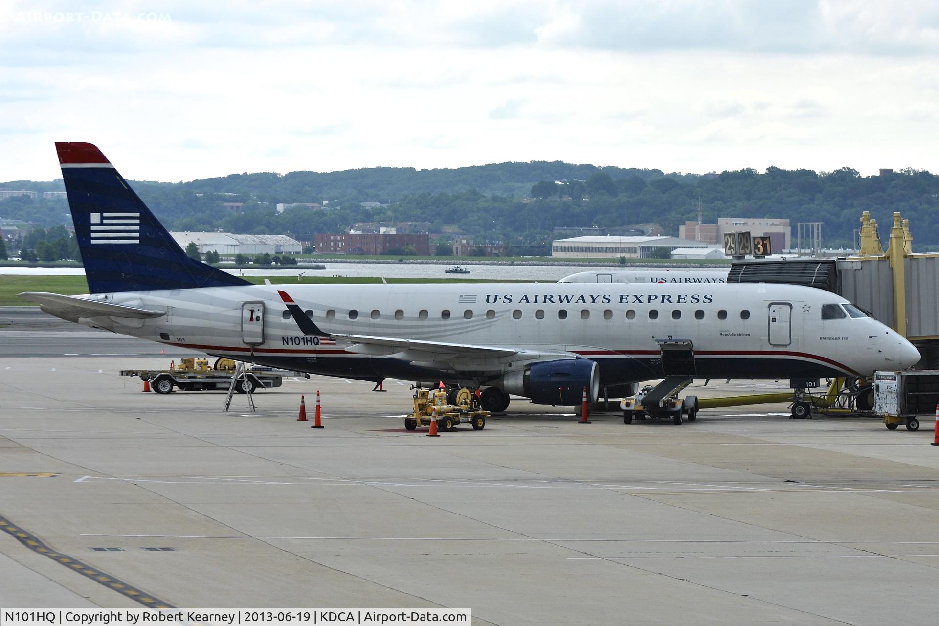 N101HQ, 2007 Embraer 175LR (ERJ-170-200LR) C/N 17000156, On stand preparing for departure
