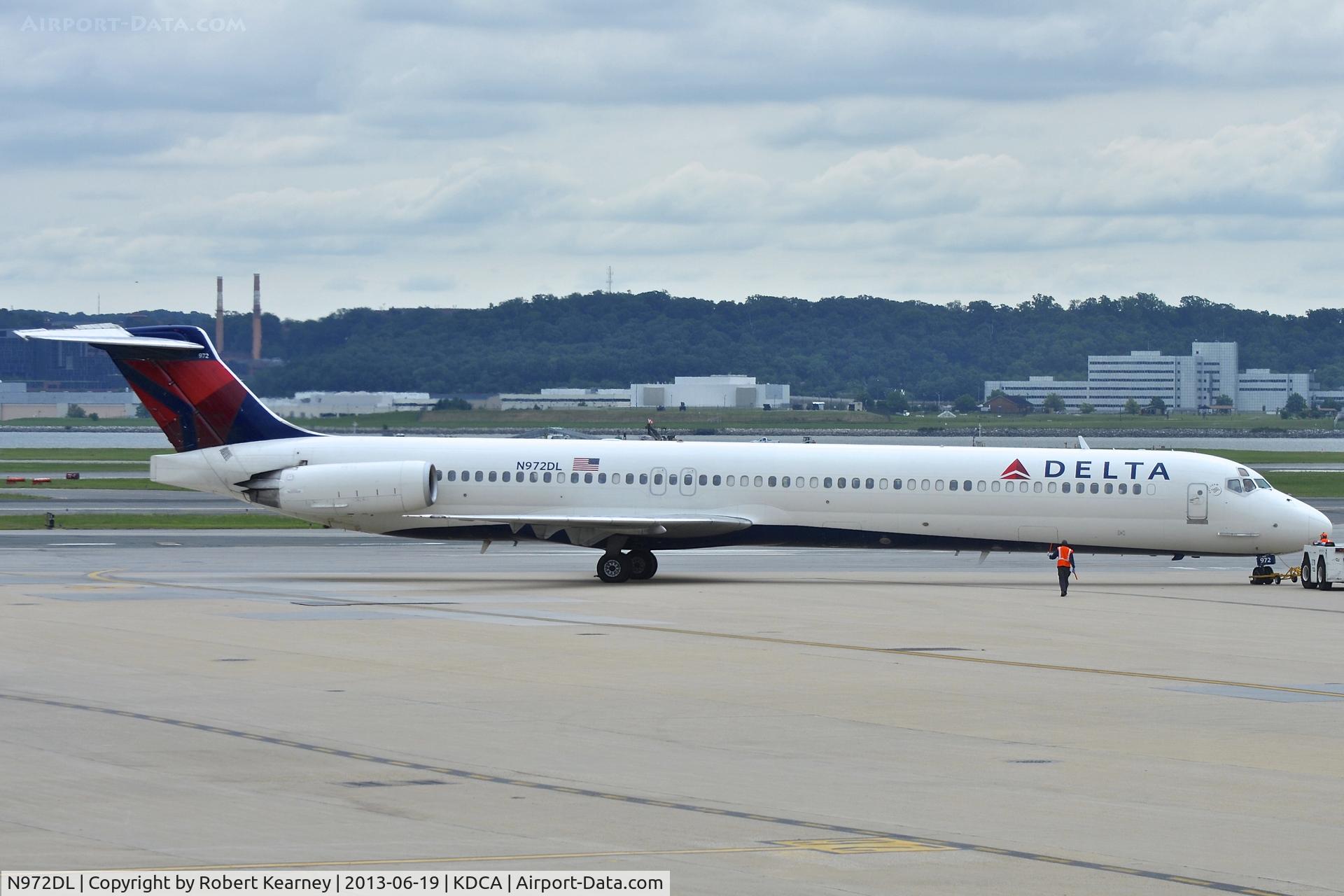 N972DL, 1991 McDonnell Douglas MD-88 C/N 53215, On push back from stand