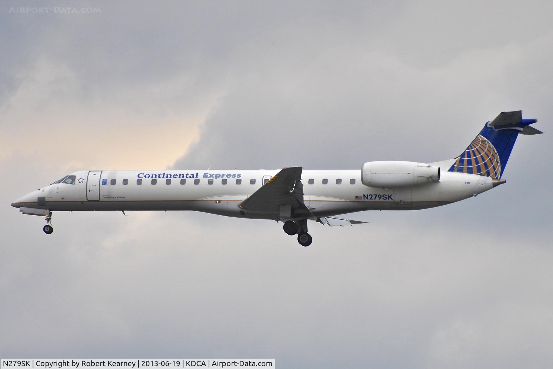 N279SK, 2001 Embraer EMB-145LR C/N 145379, On short finals for r/w 1