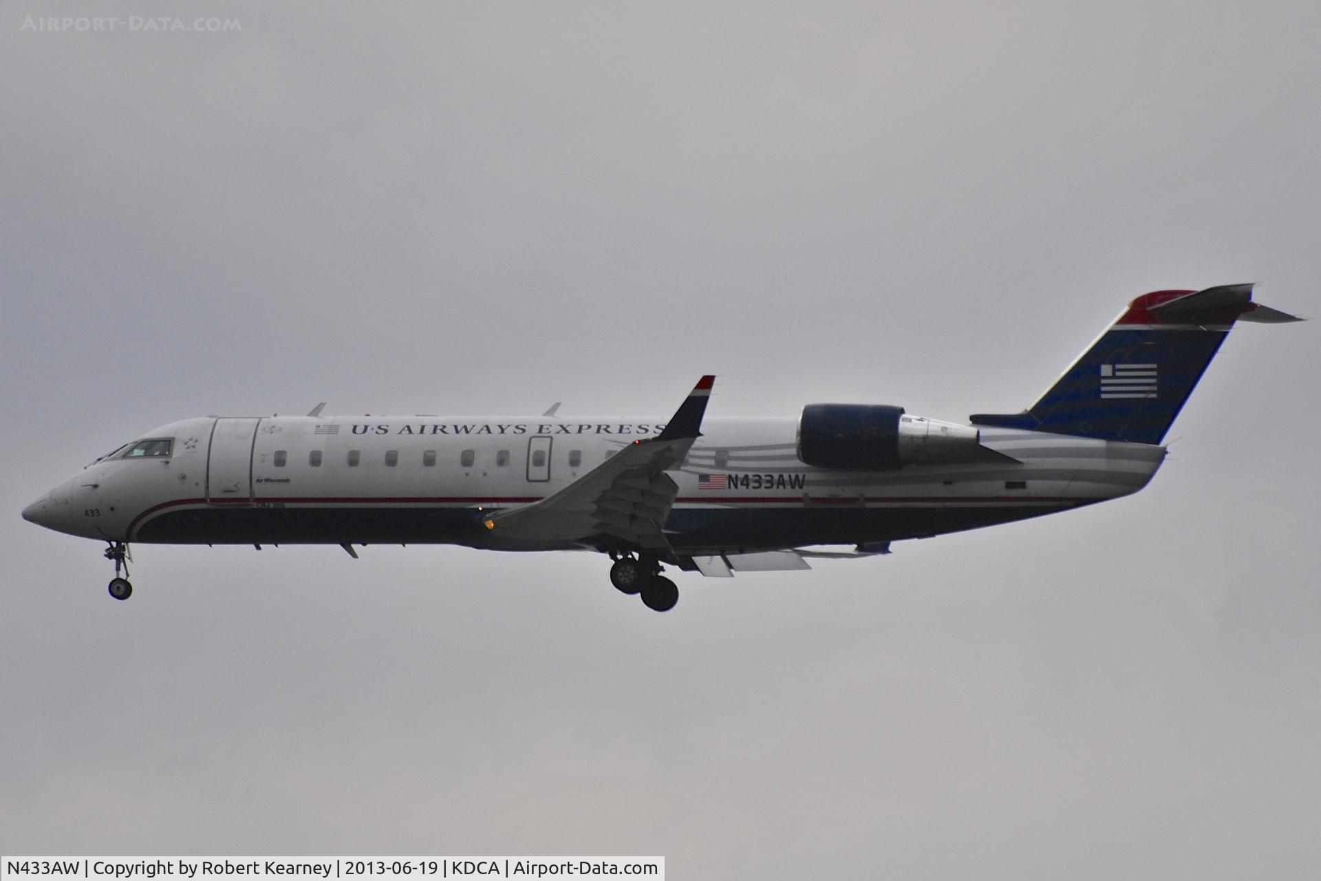 N433AW, 1999 Canadair CRJ-200LR (CL-600-2B19) C/N 7289, On short finals for r/w 1
