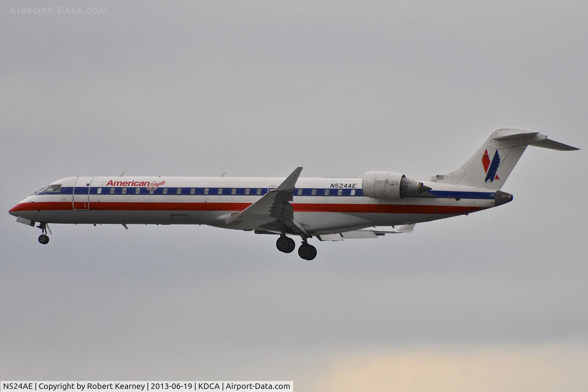 N524AE, 2004 Bombardier CRJ-701 (CL-600-2C10) Regional Jet C/N 10154, On short finals for r/w 1