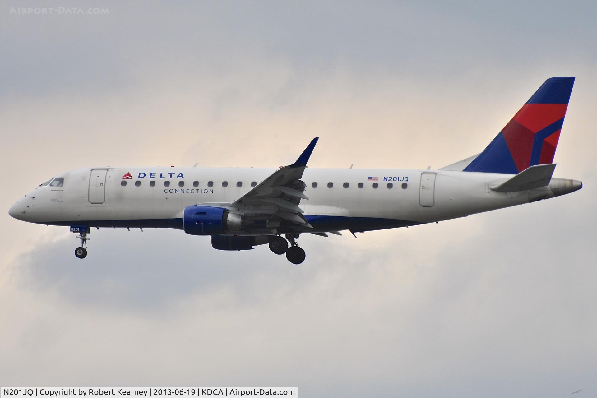 N201JQ, 2008 Embraer 175LR (ERJ-170-200LR) C/N 17000235, On short finals for r/w 1