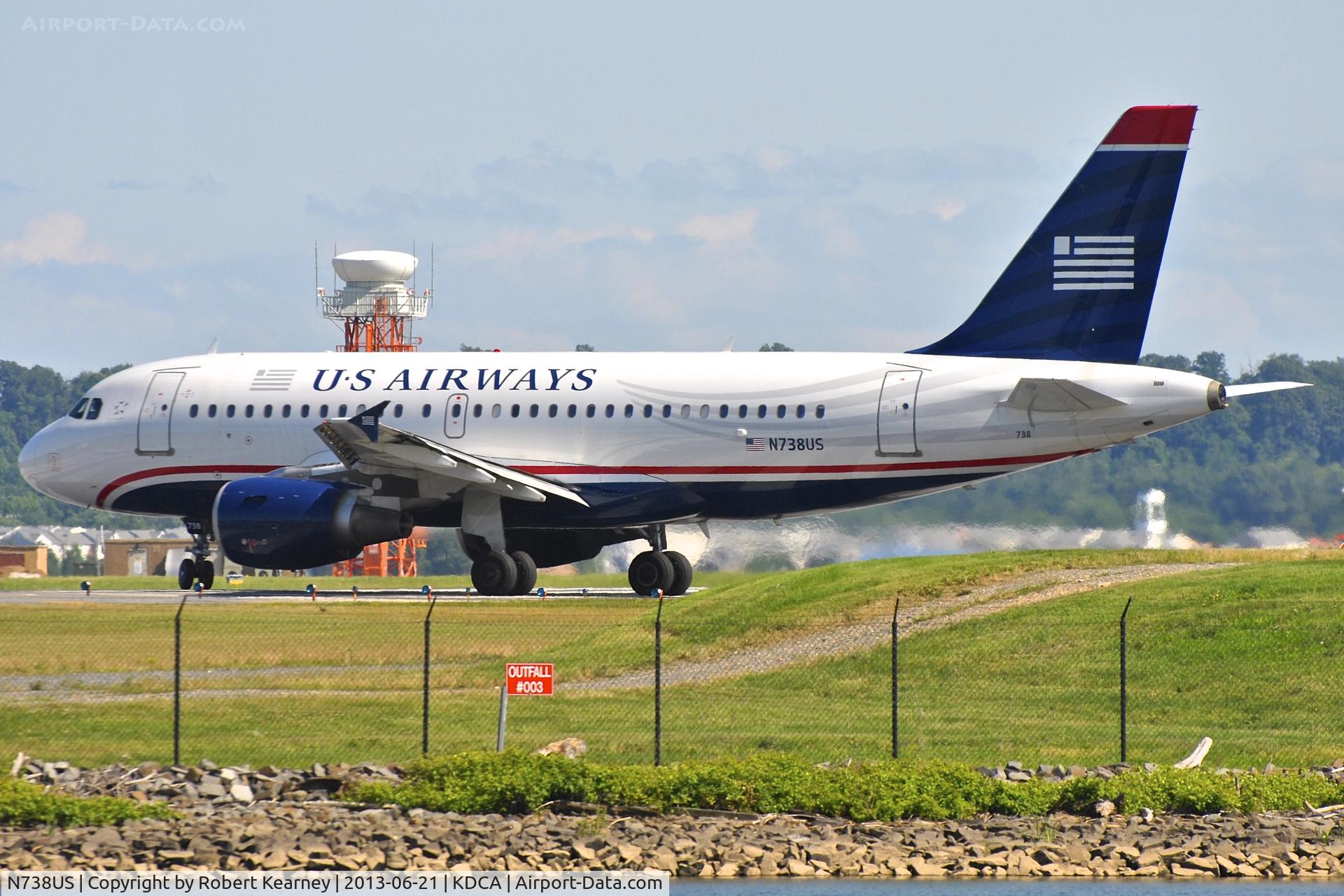 N738US, 2000 Airbus A319-112 C/N 1254, Lining up r/w 19