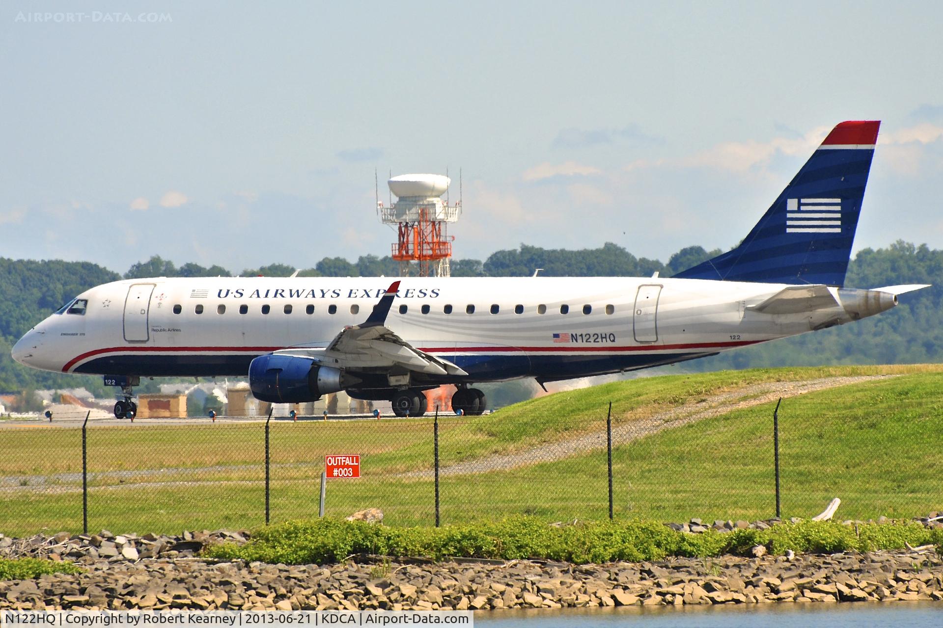 N122HQ, 2007 Embraer 175LR (ERJ-170-200LR) C/N 17000196, Lining up r/w 19