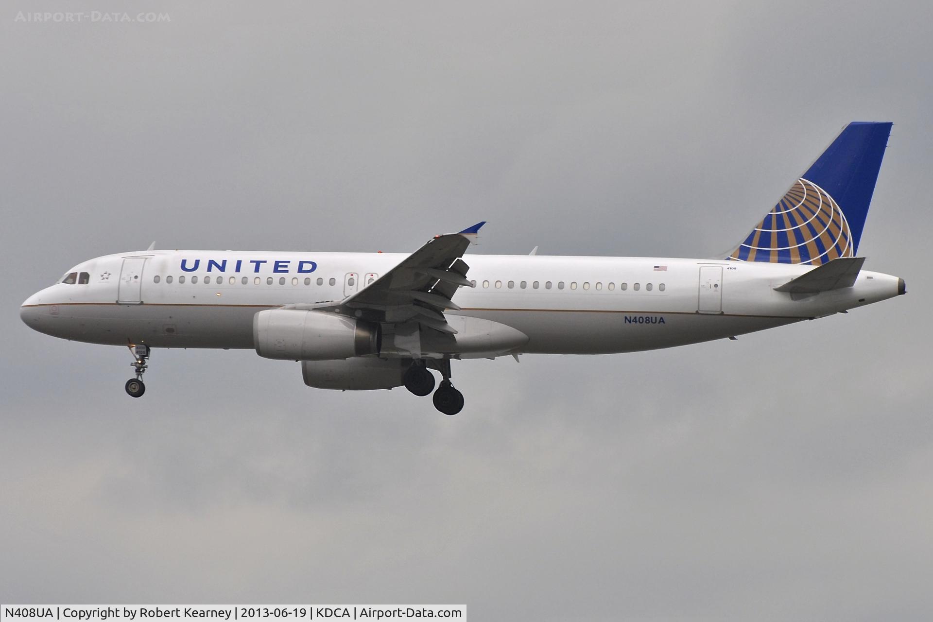 N408UA, 1994 Airbus A320-232 C/N 457, On short finals for r/w 1