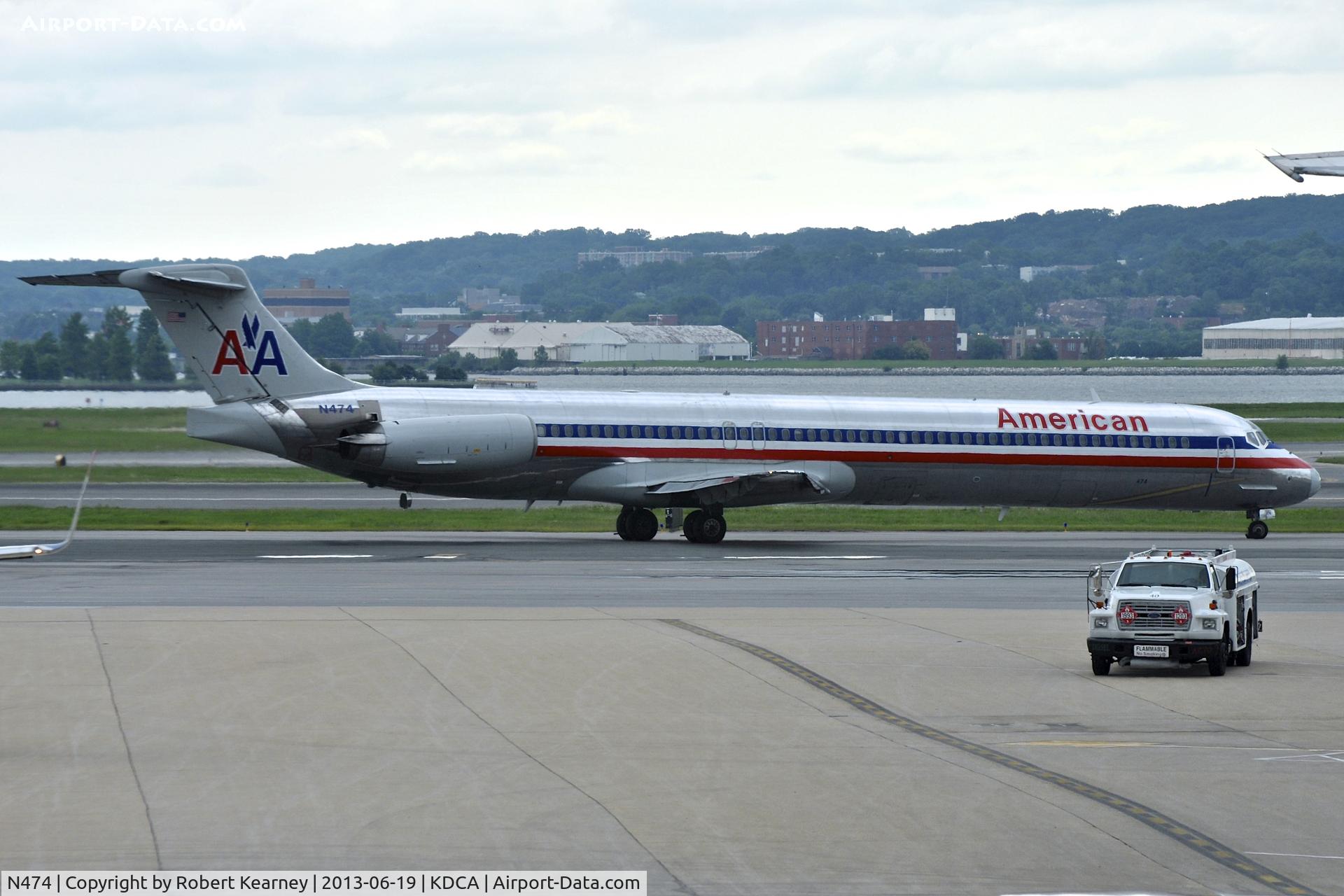 N474, 1988 McDonnell Douglas MD-82 (DC-9-82) C/N 49649, Taxiing out for departure