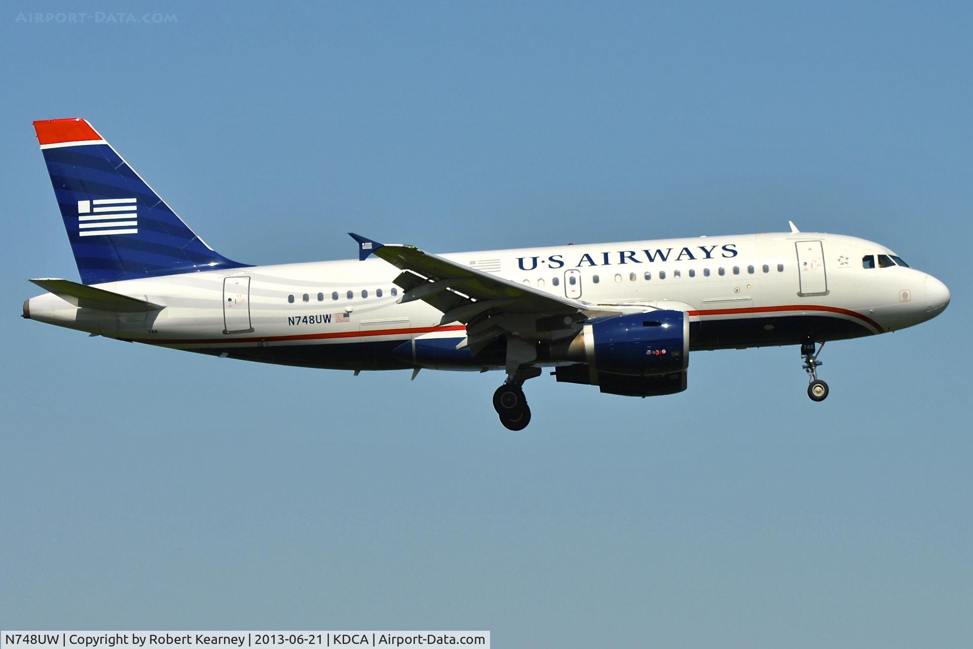 N748UW, 2000 Airbus A319-112 C/N 1311, On short finals for r/w 19