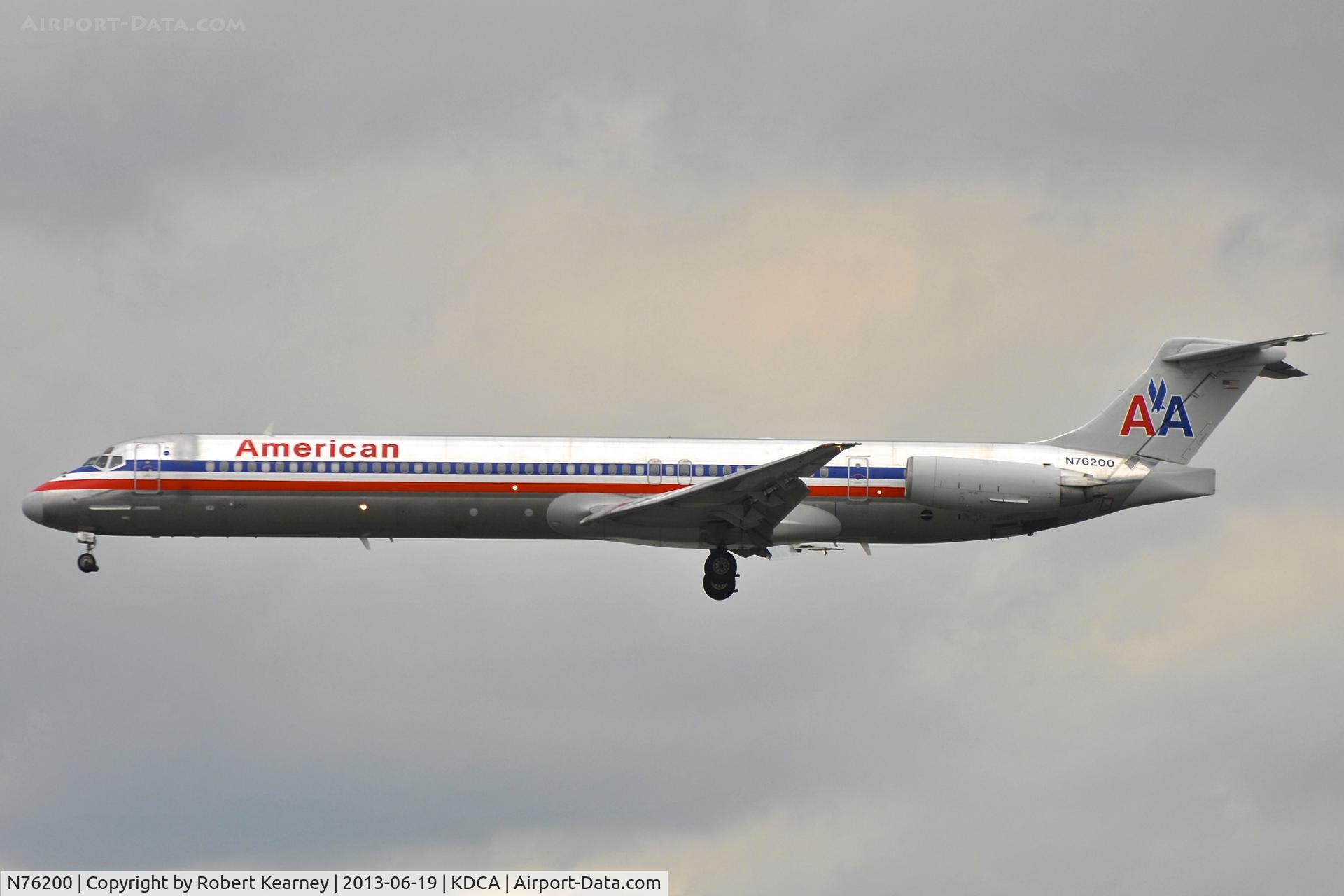 N76200, 1992 McDonnell Douglas MD-83 (DC-9-83) C/N 53290, On short finals for r/w 1