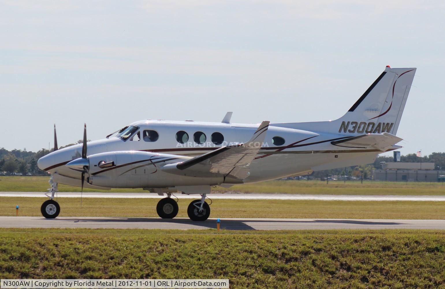 N300AW, 1999 Raytheon Aircraft Company C90A C/N LJ-1570, Beech C90A