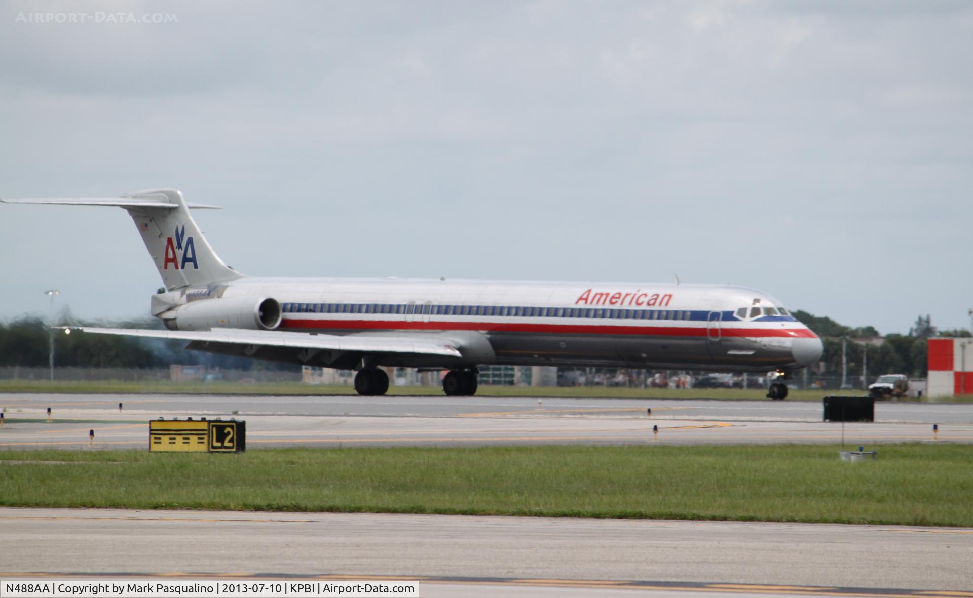 N488AA, 1988 McDonnell Douglas MD-82 (DC-9-82) C/N 49681, MD-82