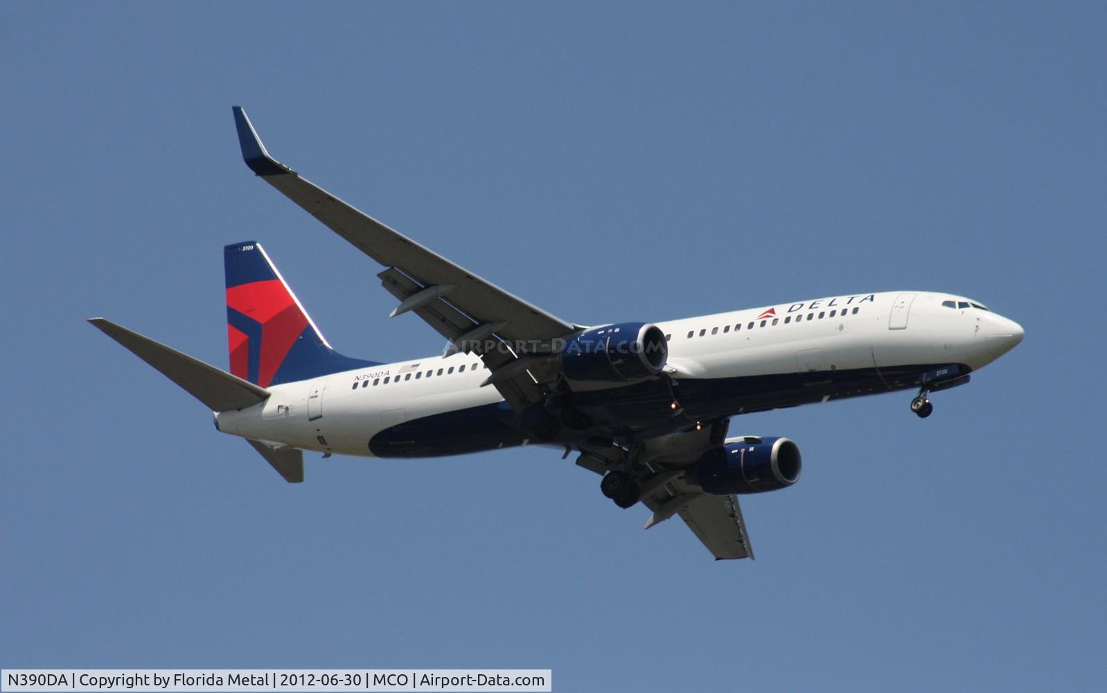 N390DA, 2000 Boeing 737-832 C/N 30536, Delta 737-800