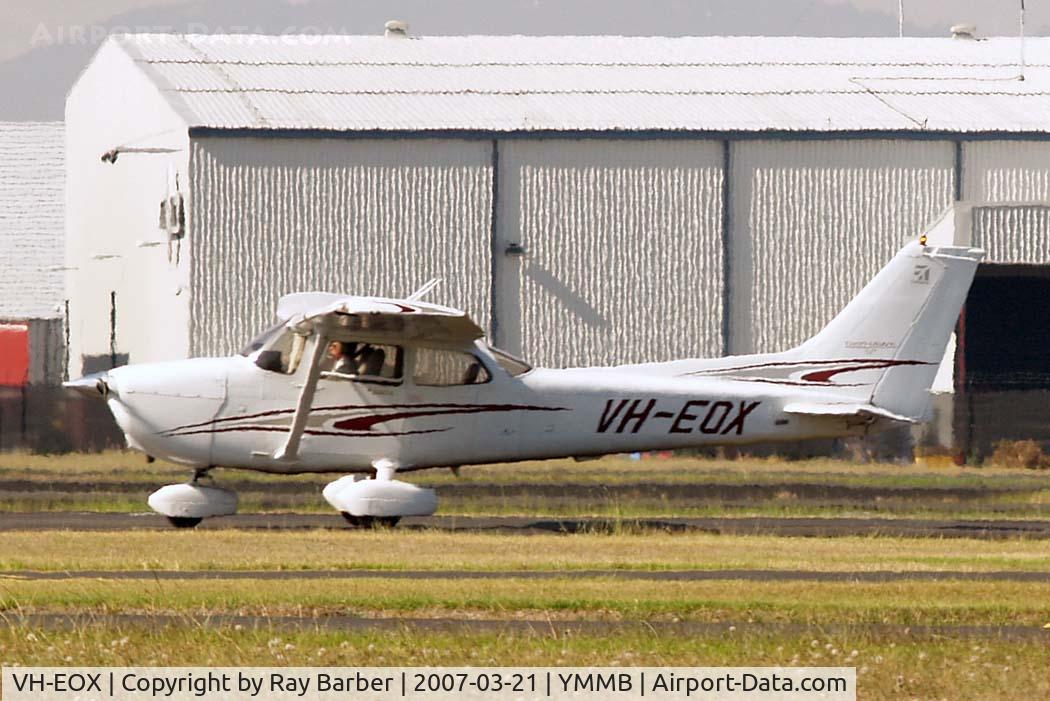 VH-EOX, Cessna 172S SP C/N 172S10033, Cessna 172S Skyhawk [172S-10033] (Oxford Aviation Academy) Melbourne-Moorabbin~VH 21/03/2007. Trouble with heat haze.