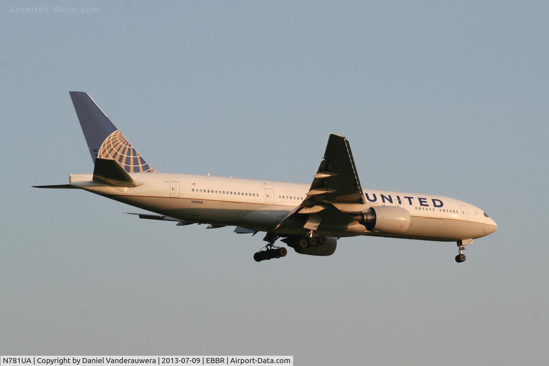 N781UA, 1996 Boeing 777-222 C/N 26945, Flight UA950 is descending to RWY 02