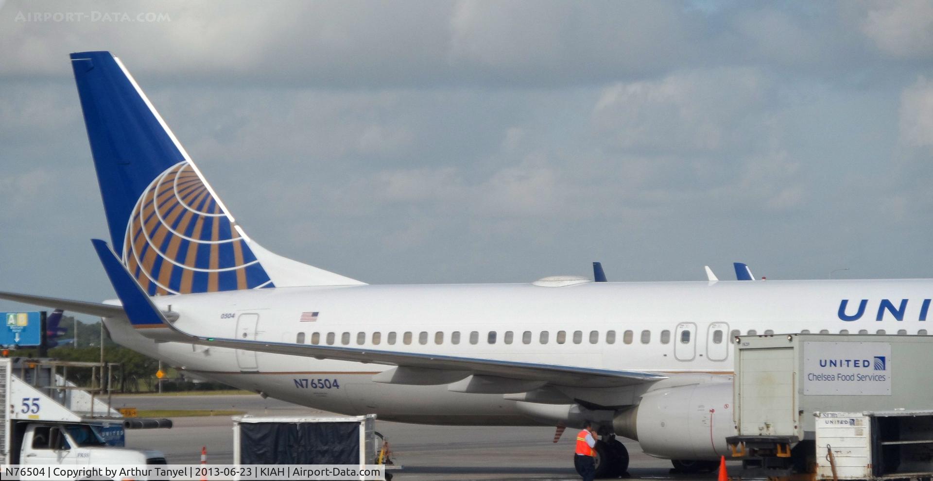N76504, 2006 Boeing 737-824 C/N 31604, @ gate @ IAH