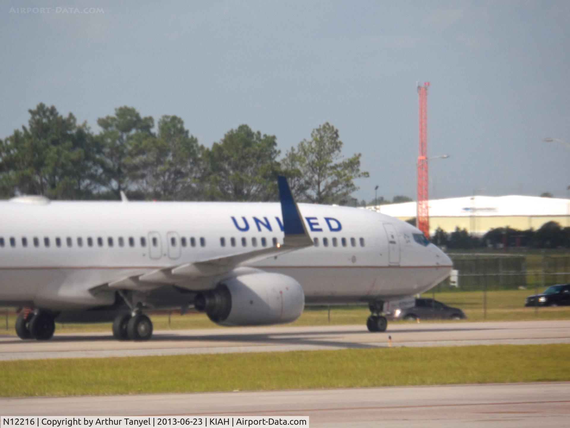 N12216, 1998 Boeing 737-824 C/N 28776, Taxiing to takeoff @ IAH