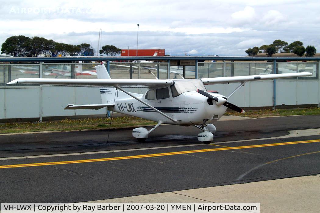 VH-LWX, Cessna 172R C/N 17280089, Cessna 172R Skyhawk [172-80089] Melbourne-Essendon~VH 20/03/2007