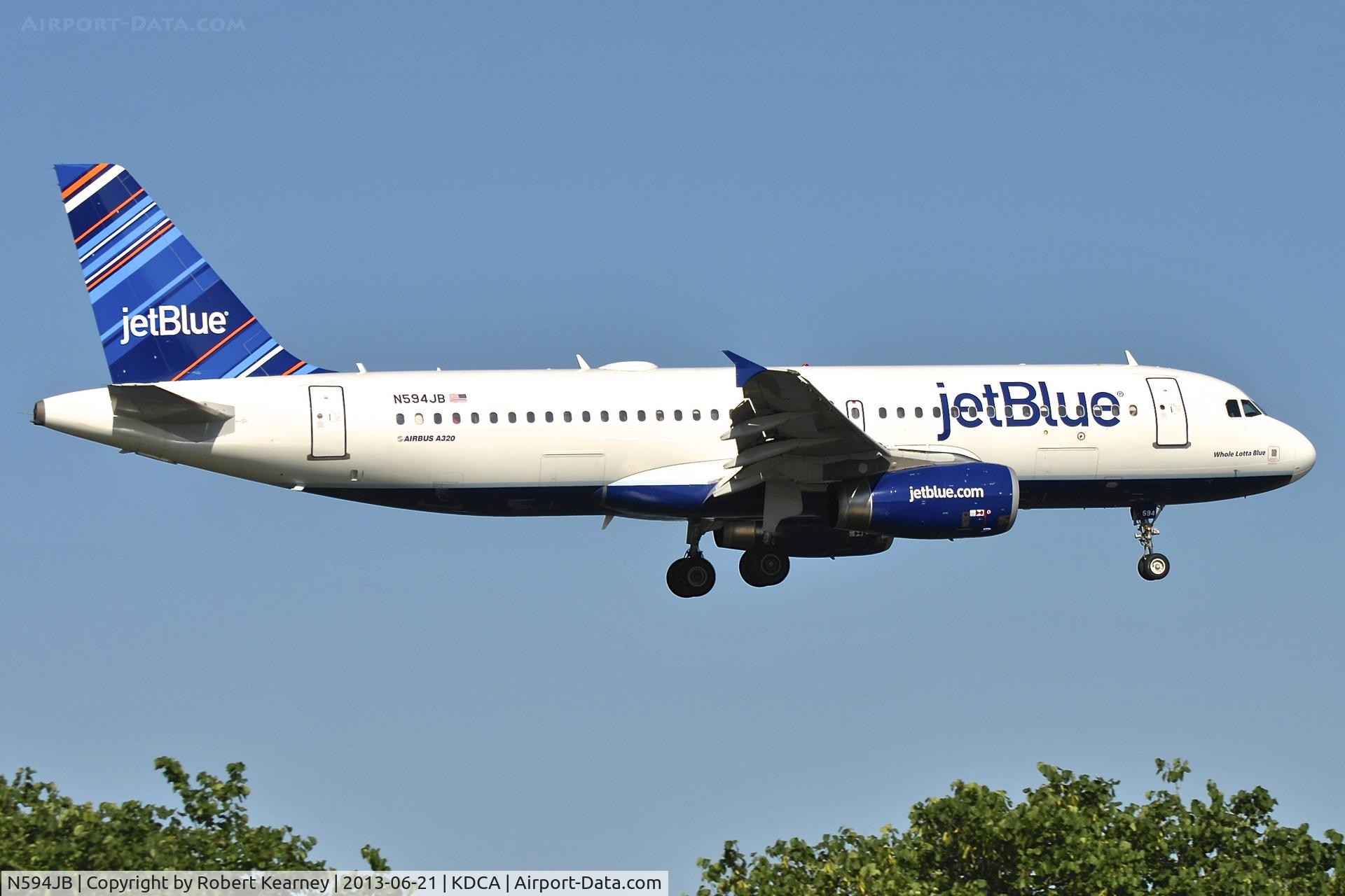 N594JB, 2004 Airbus A320-232 C/N 2284, On short finals for r/w 19