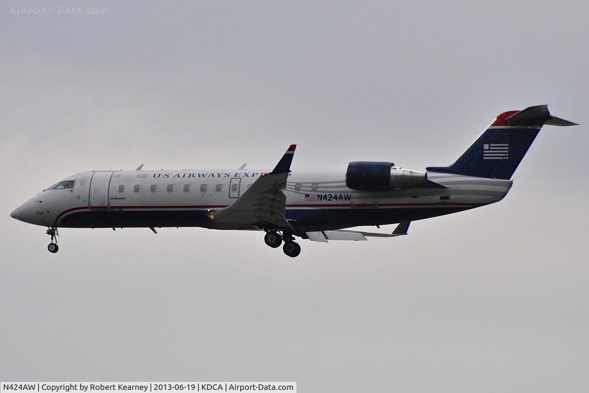 N424AW, 2002 Bombardier CRJ-200LR (CL-600-2B19) C/N 7656, On short finals for r/w 1