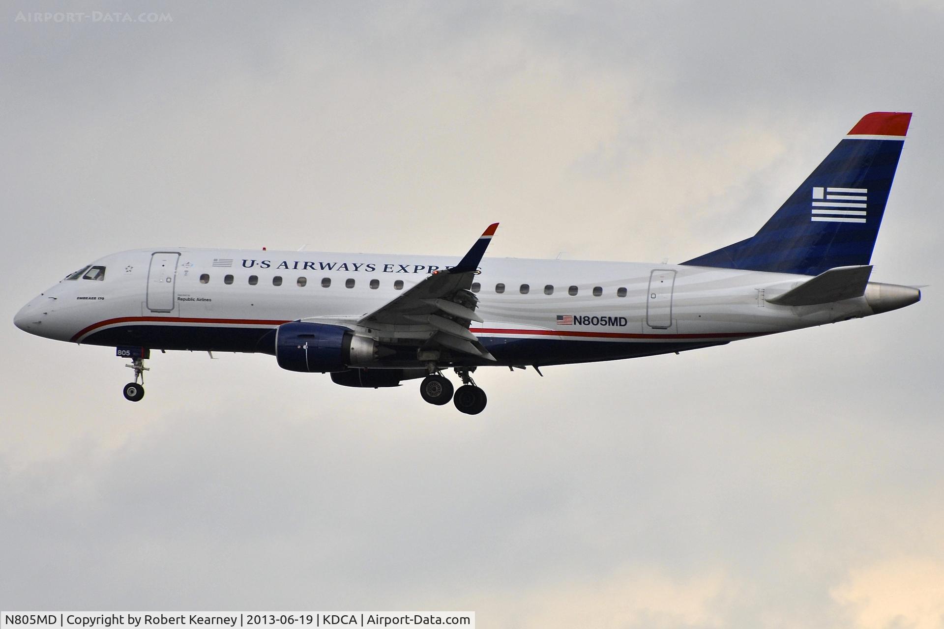 N805MD, 2004 Embraer 170SU (ERJ-170-100SU) C/N 17000018, On short finals for r/w 1