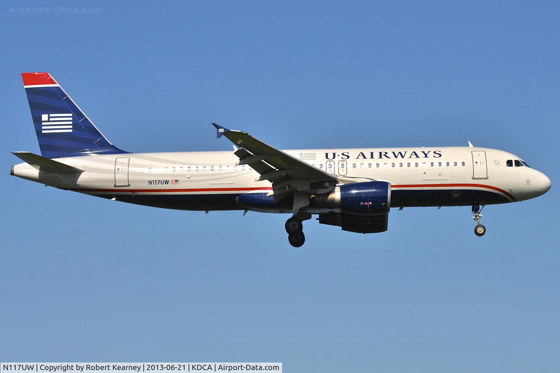 N117UW, 2000 Airbus A320-214 C/N 1224, On short finals for r/w 19