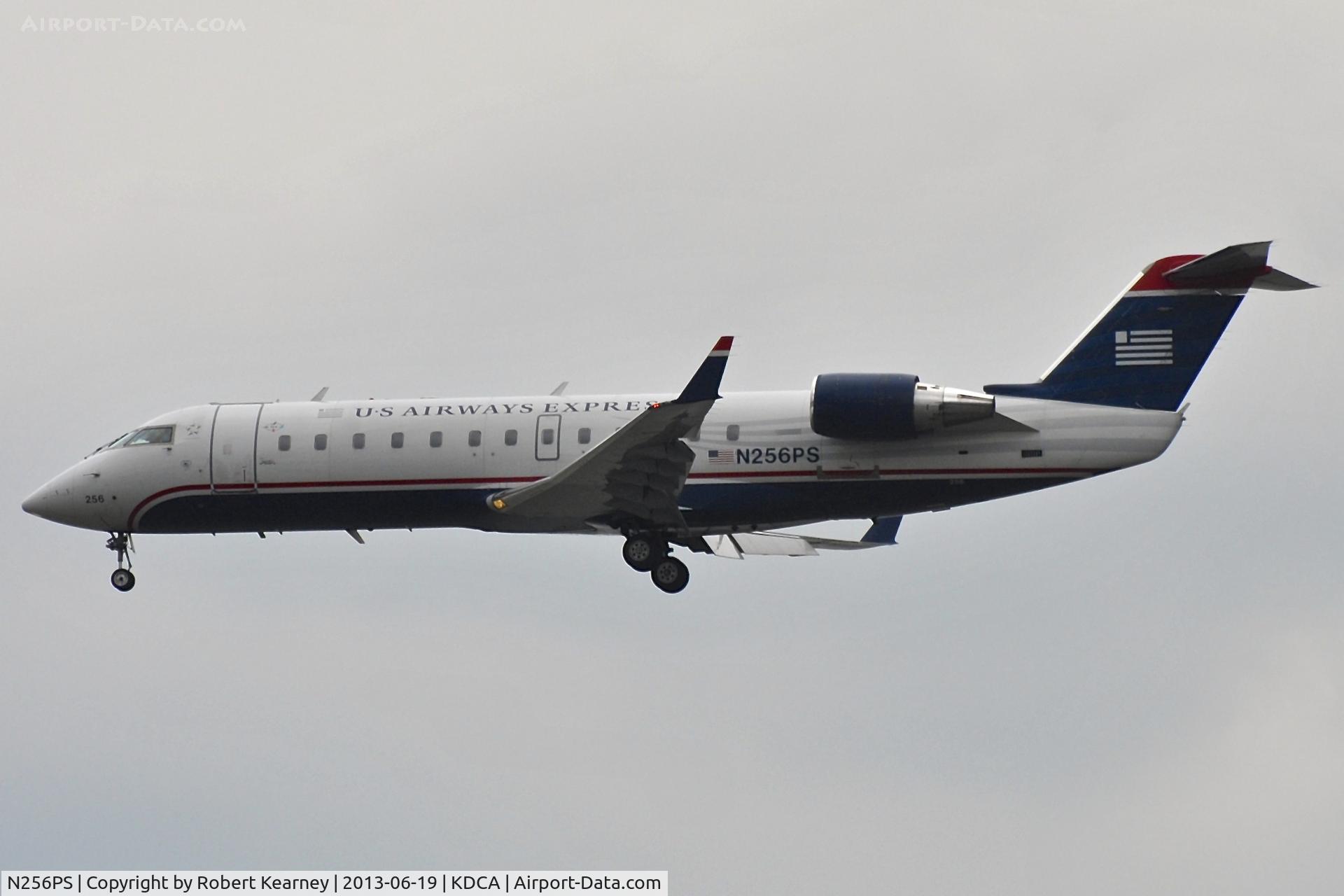 N256PS, 2004 Canadair CL-600-2B19 Regional Jet CRJ-200ER C/N 7937, On short finals for r/w 1