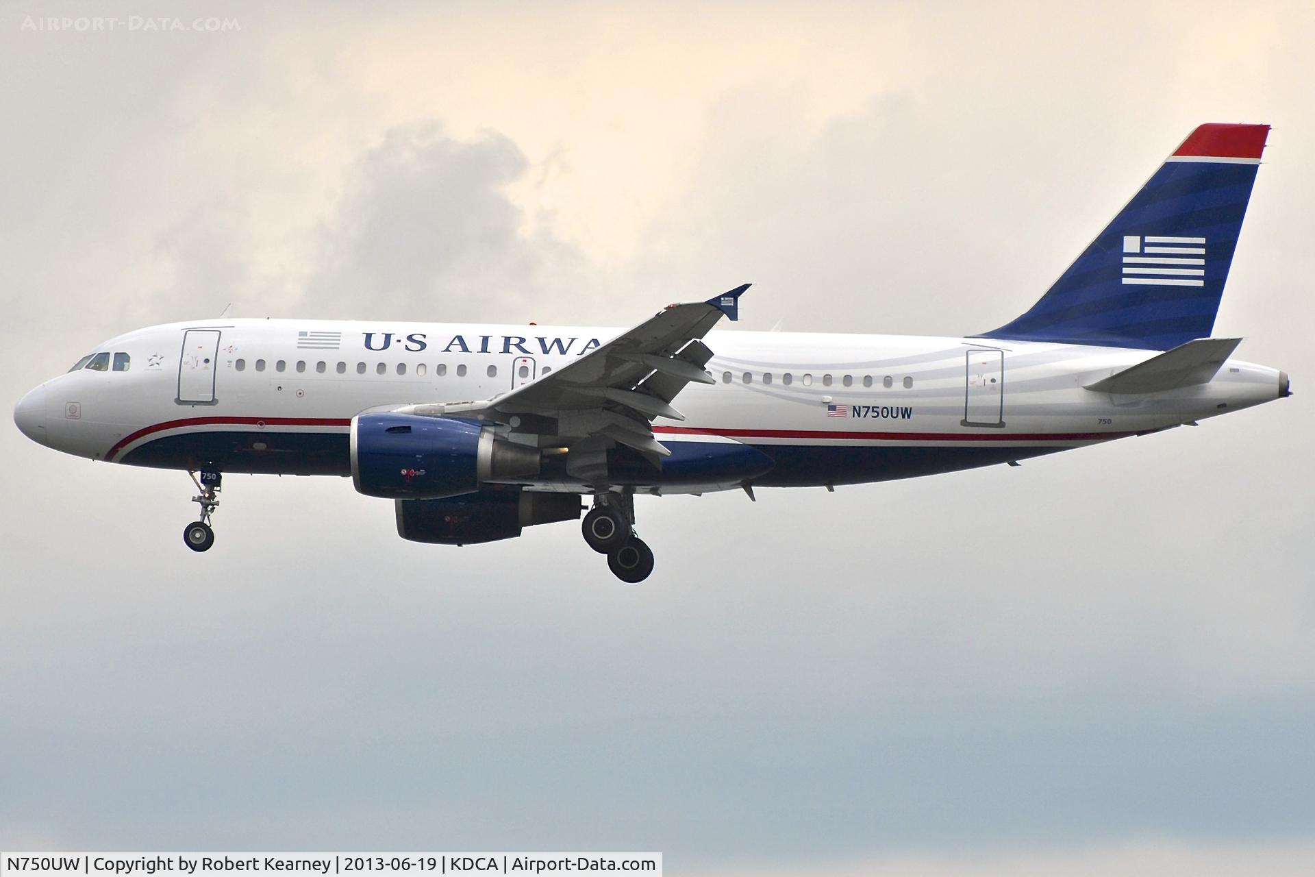 N750UW, 2000 Airbus A319-112 C/N 1315, On short finals for r/w 1