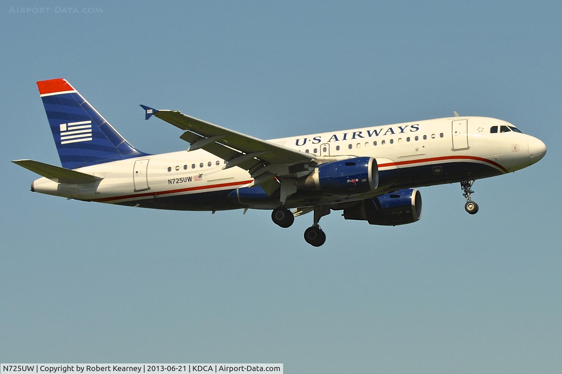 N725UW, 1999 Airbus A319-112 C/N 1135, On short finals for r/w 19
