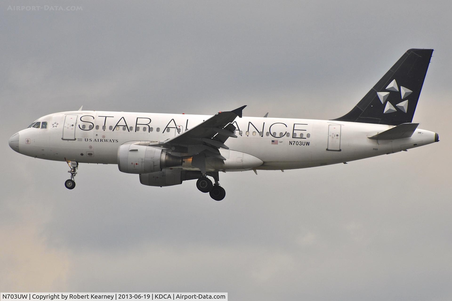 N703UW, 1998 Airbus A319-112 C/N 0904, On short finals for r/w 1