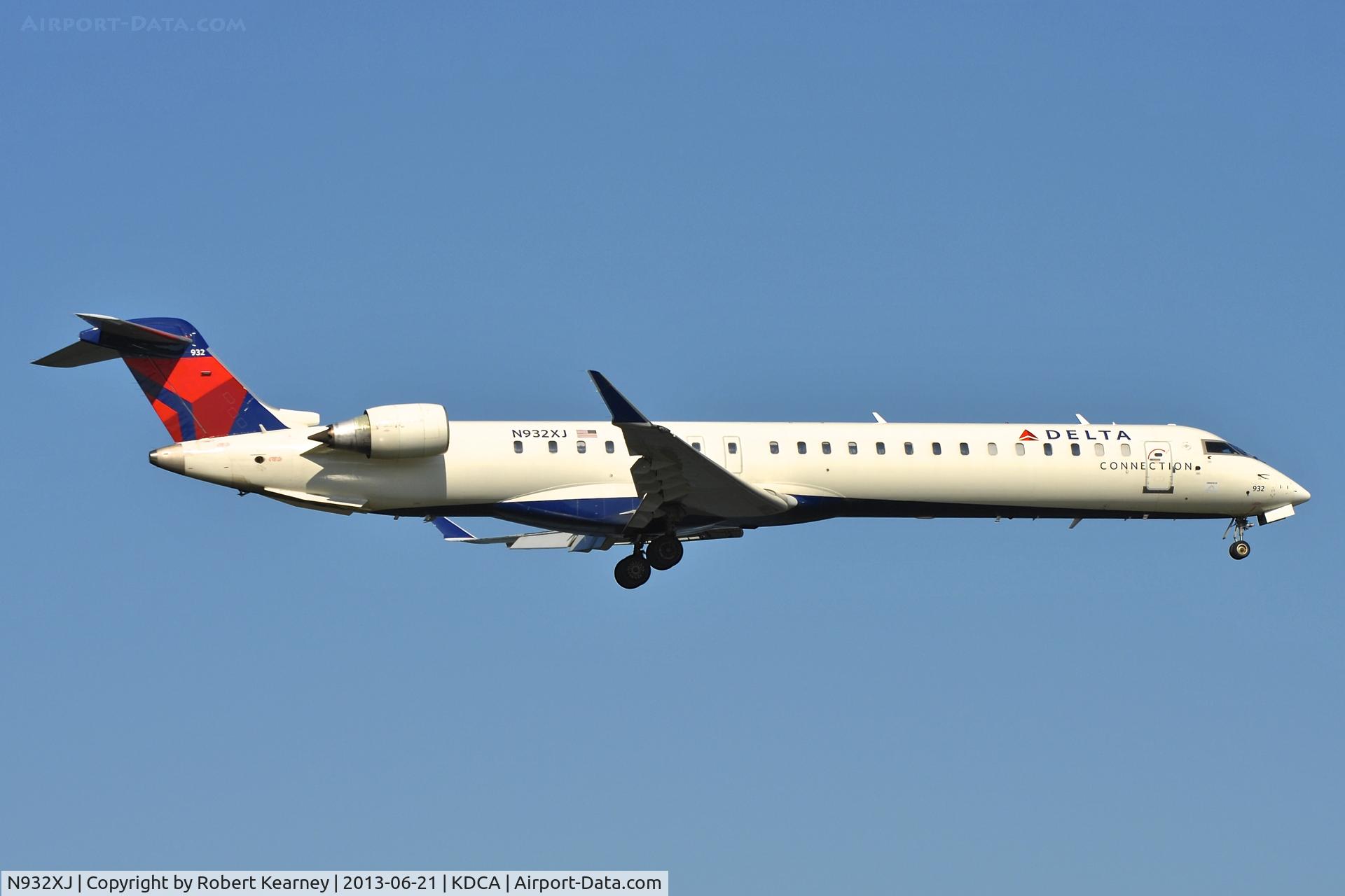 N932XJ, 2008 Bombardier CRJ-900ER (CL-600-2D24) C/N 15194, On short finals for r/w 19