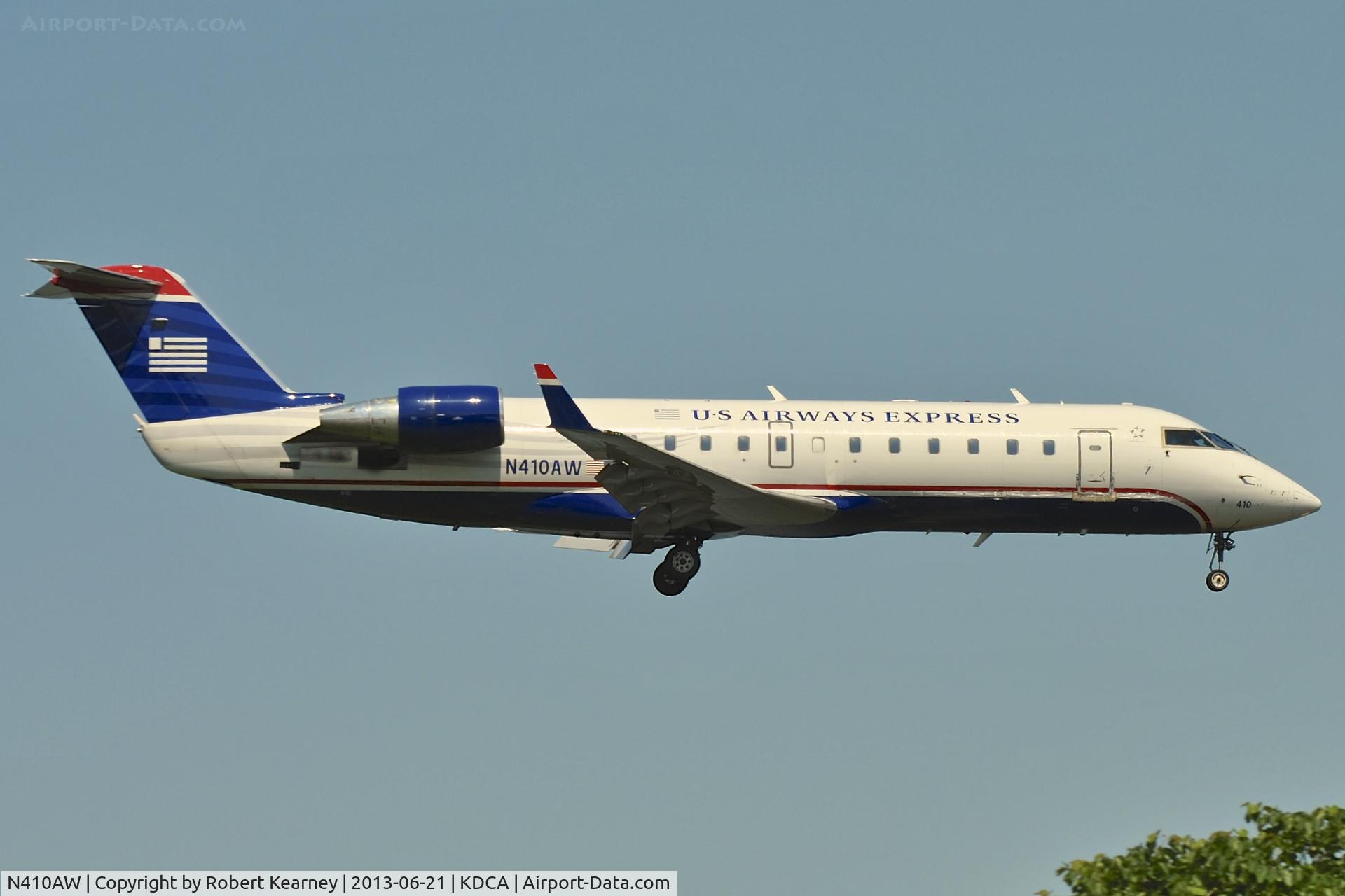 N410AW, 2001 Bombardier CRJ-200LR (CL-600-2B19) C/N 7490, On short finals for r/w 19