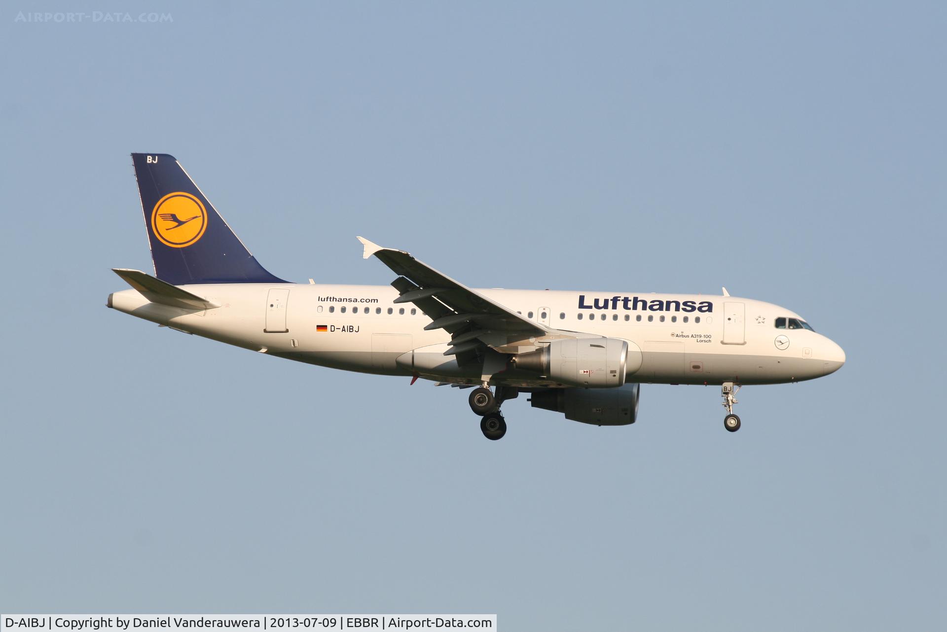D-AIBJ, 2012 Airbus A319-112 C/N 5293, Arrival of flight LH1004 to RWY 02
