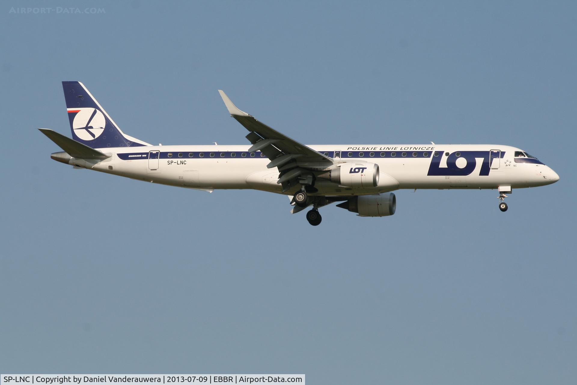 SP-LNC, 2011 Embraer 195LR (ERJ-190-200LR) C/N 19000462, Arrival of flight LO235 to RWY 02