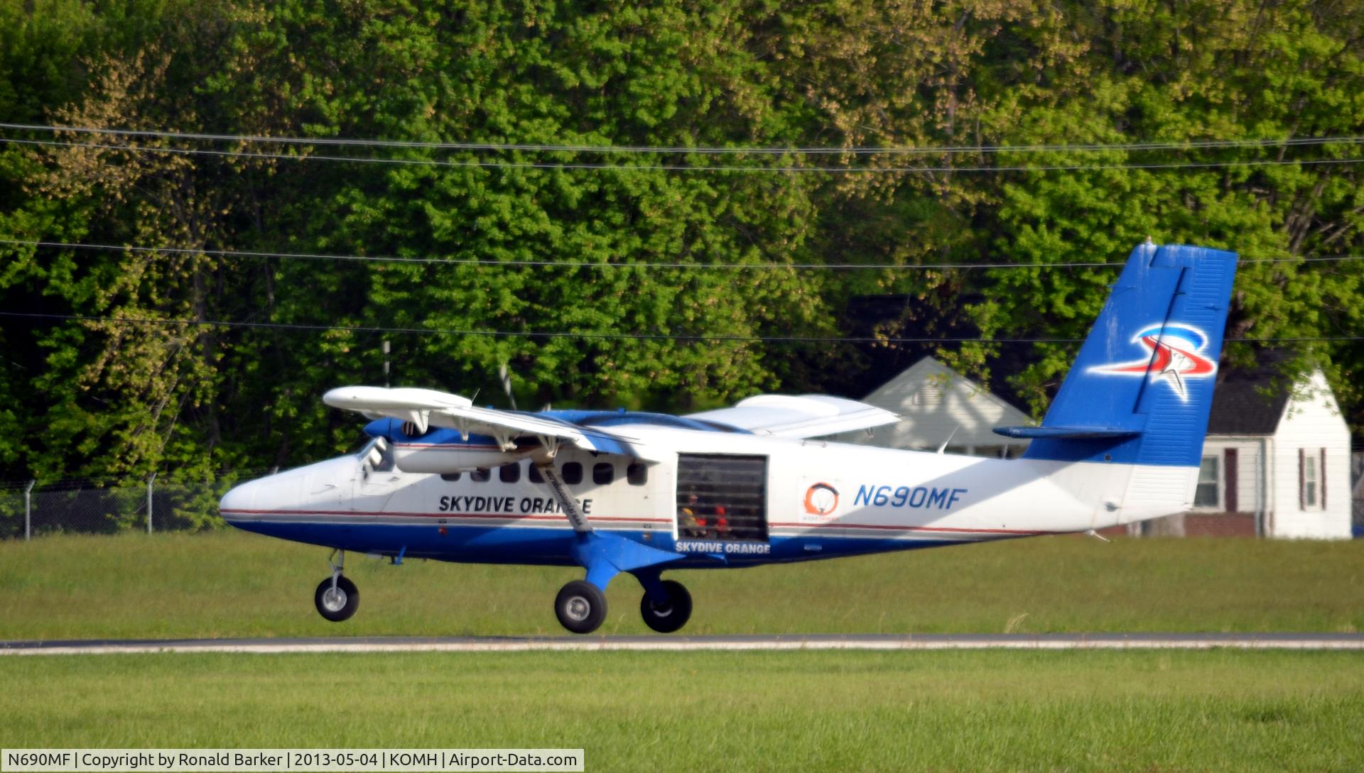 N690MF, 1968 De Havilland Canada DHC-6-200 Twin Otter C/N 121, Takeoff Orange