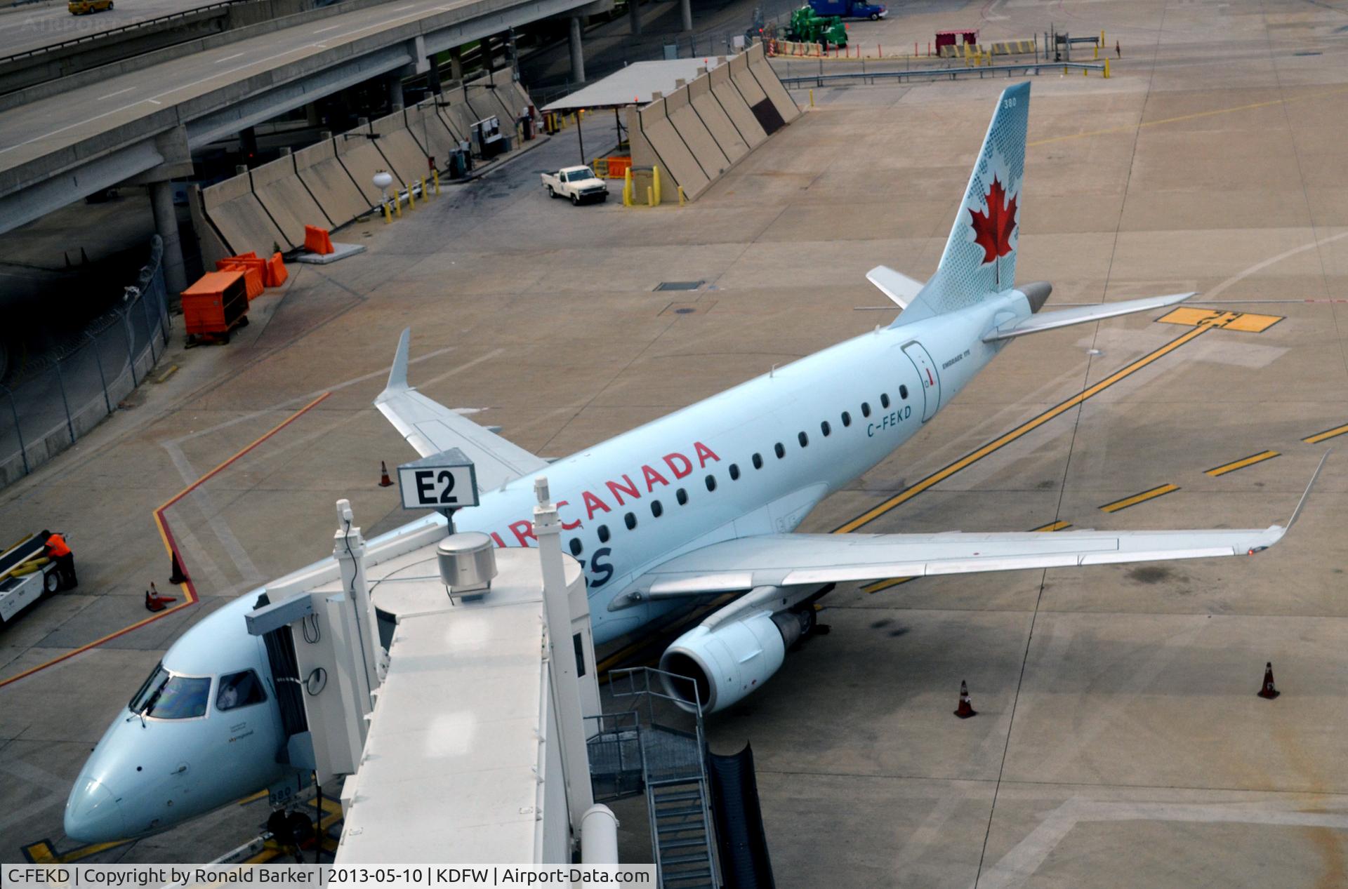 C-FEKD, 2005 Embraer 175SU (ERJ-170-200SU) C/N 17000101, Gate E2 DFW