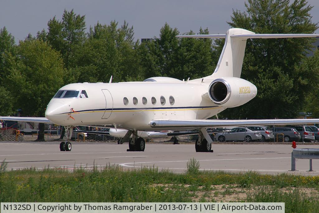 N132SD, 1998 Gulfstream Aerospace G-V C/N 537, Wells Fargo Bank Gulfstream 5