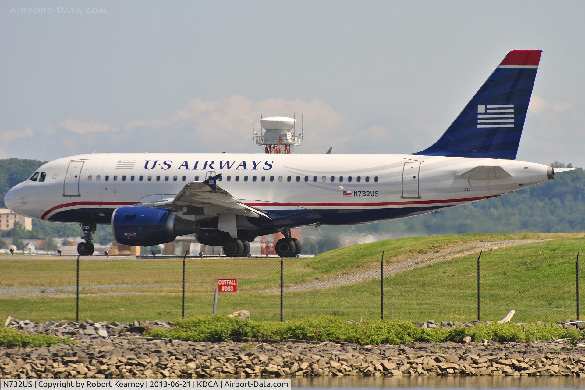 N732US, 2000 Airbus A319-112 C/N 1203, Lining up r/w 19