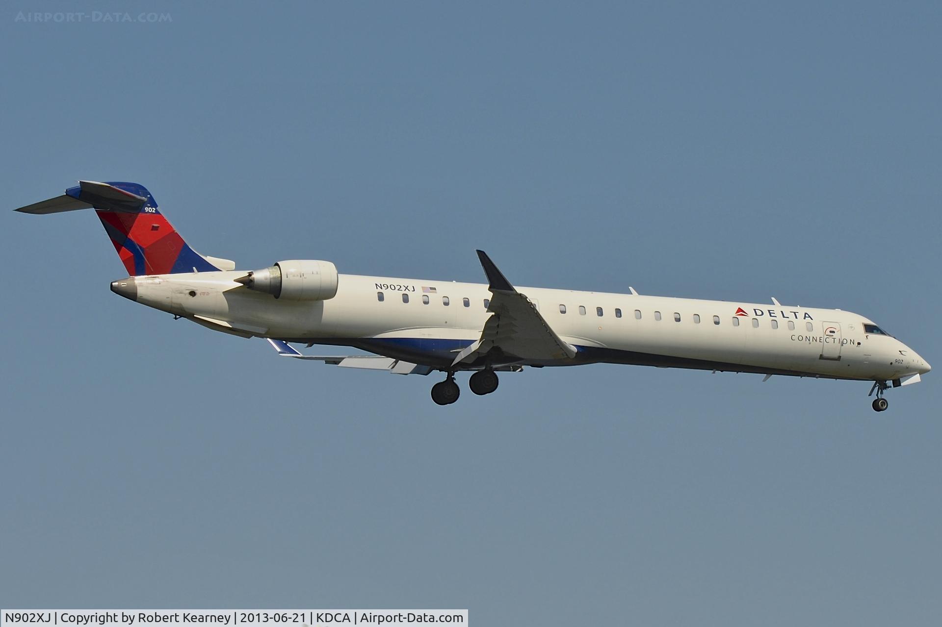 N902XJ, 2007 Bombardier CRJ-900ER (CL-600-2D24) C/N 15131, On short finals for r/w 19