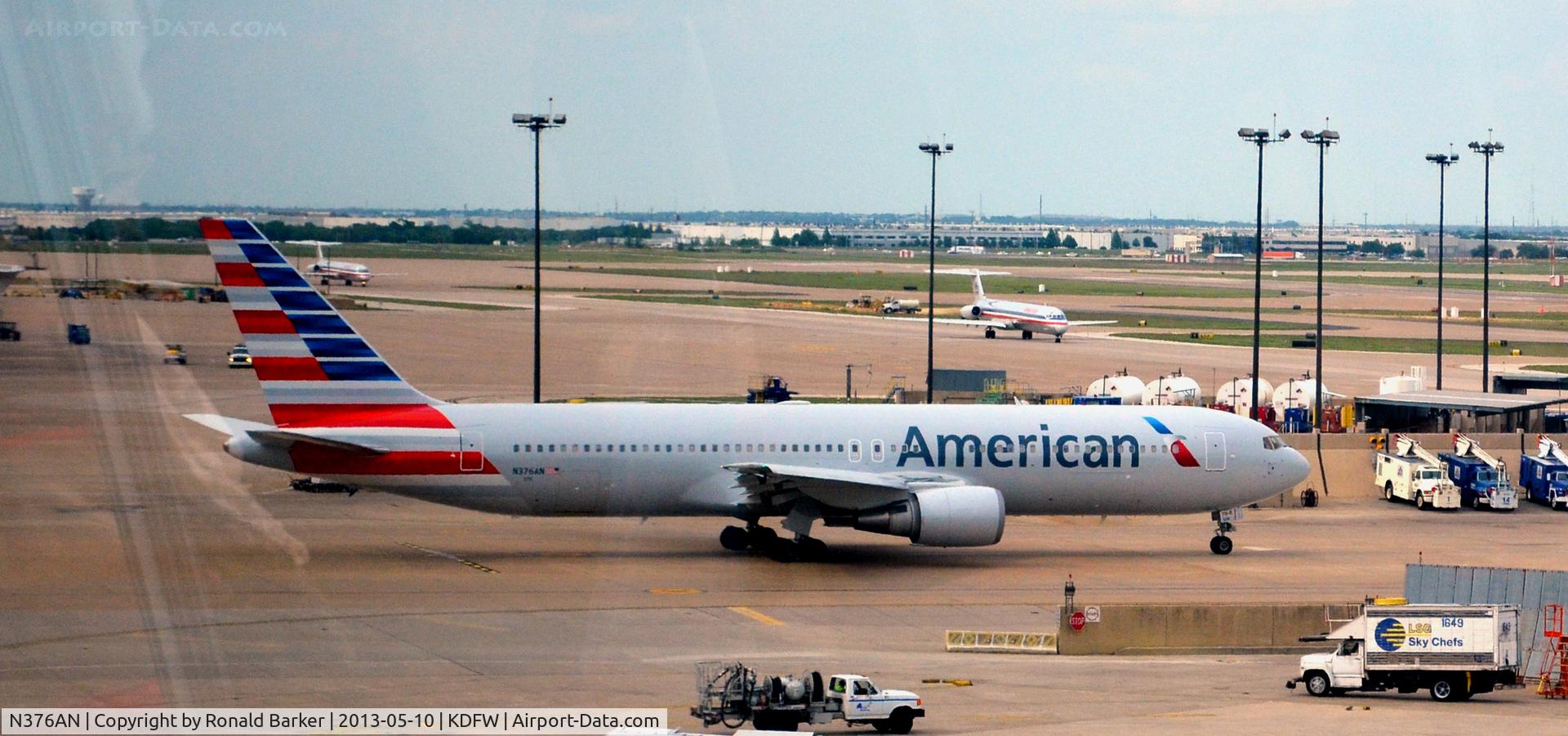 N376AN, 1992 Boeing 767-323 C/N 25445, Taxi DFW
