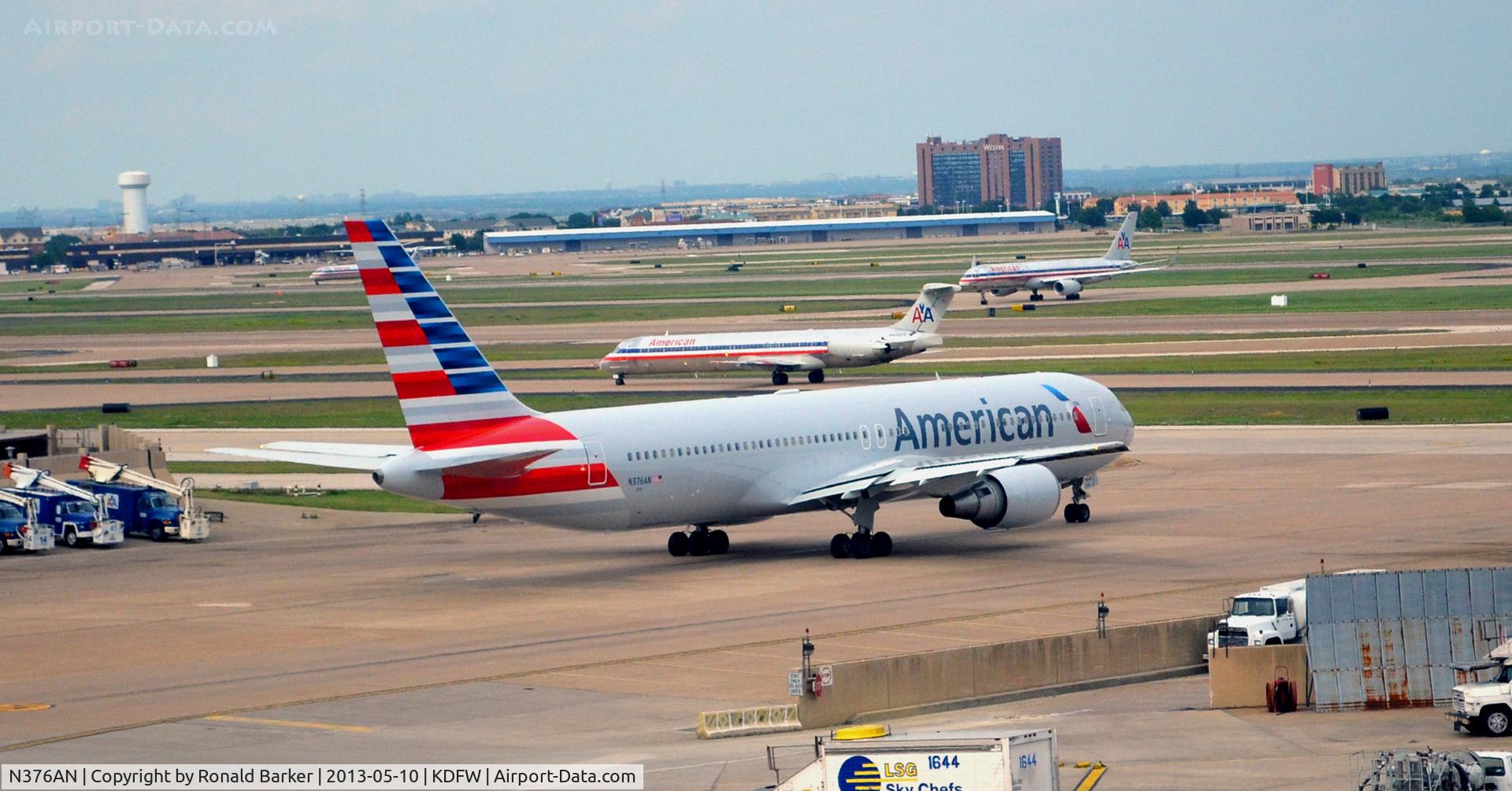 N376AN, 1992 Boeing 767-323 C/N 25445, Taxi DFW