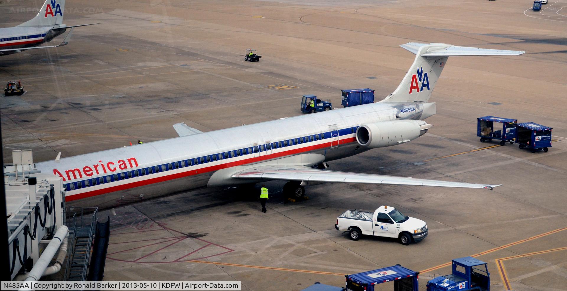 N485AA, 1988 McDonnell Douglas MD-82 (DC-9-82) C/N 49678, Gate A37  DFW